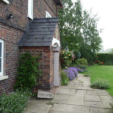 Birtles Farm Bed And Breakfast Knutsford Exterior photo